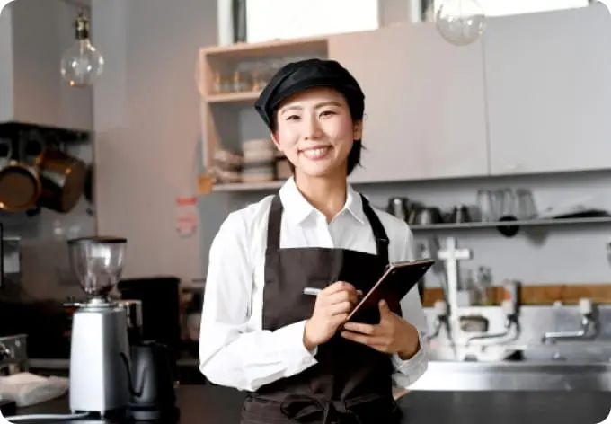 エプロンをきた女性